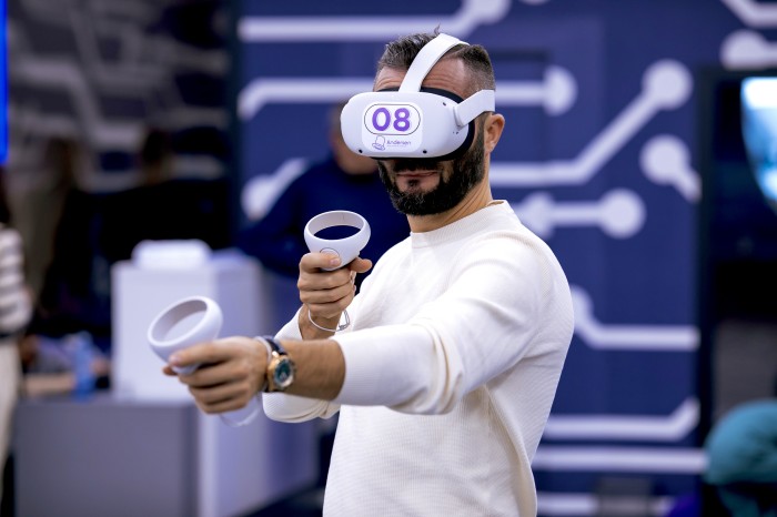 Călătorie prin universul virtual