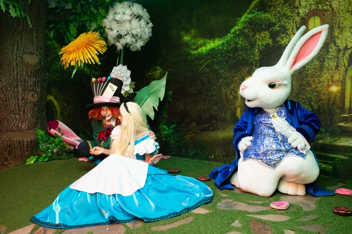 Un adevărat teatru în incinta localului Andersen!