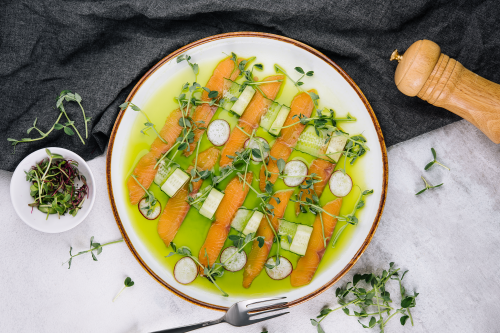Carpaccio de somon cu sos Ponzu