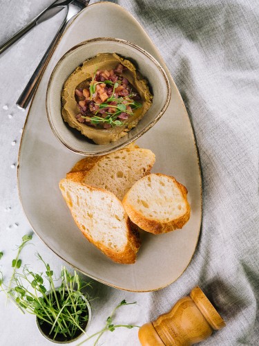 Pate din ficat de pui cu chutney de gutui