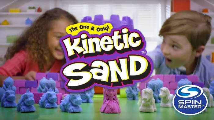 Nisipul kinetic – cea mai bună jucărie pentru dezvoltarea creativă a copilului